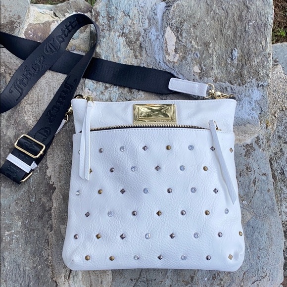 Juicy Couture Handbags - Juicy Couture crossbody bag